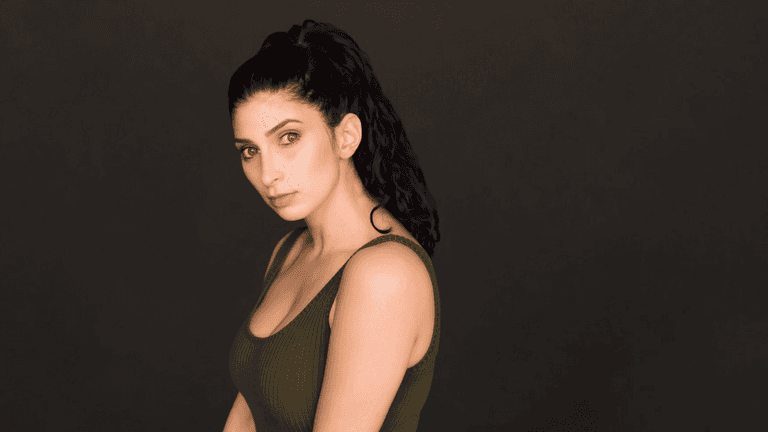 Anabelle Ciancuillo in a studio portrait, exuding confidence and authenticity.