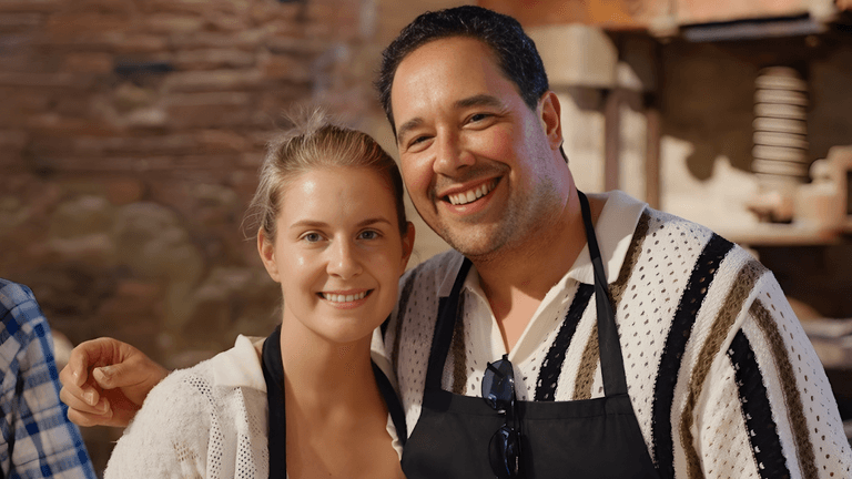 Couple smiling together during a culinary experience on a Jewish heritage tour in Spain.
