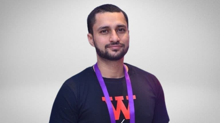 Ishant Sharma, expert digital marketing specialist known for successful campaigns, PPC strategies, and driving business growth worldwide.