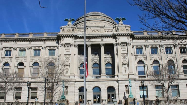 Federal Reserve to Cut Workforce by 10% Amid Modernization Push