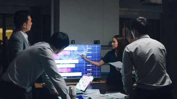 Harnessing the Power of Data Analytics: How CEOs Are Making Smarter Decisions in 2024