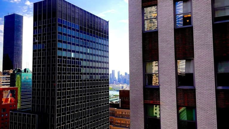 JPMorgan Leverages AI to Streamline Operations Amid Economic Concerns