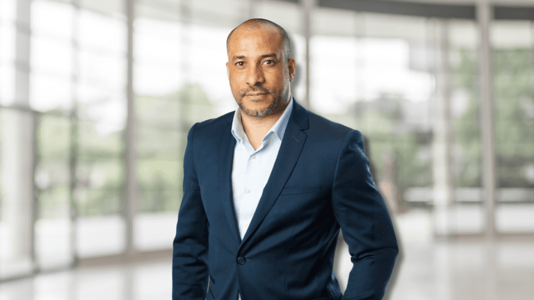 Noureddine Oirkha, Strategy & Transformation Leader, representing his expertise in guiding seamless digital transformation through governance, alignment, and strategic leadership.