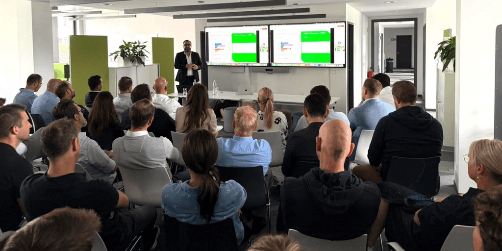 Riccardo Sbarboro presenting strategies for scalable customer success to an engaged audience.
