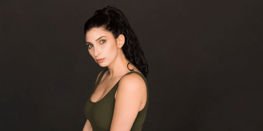 Anabelle Ciancuillo in a studio portrait, exuding confidence and authenticity.