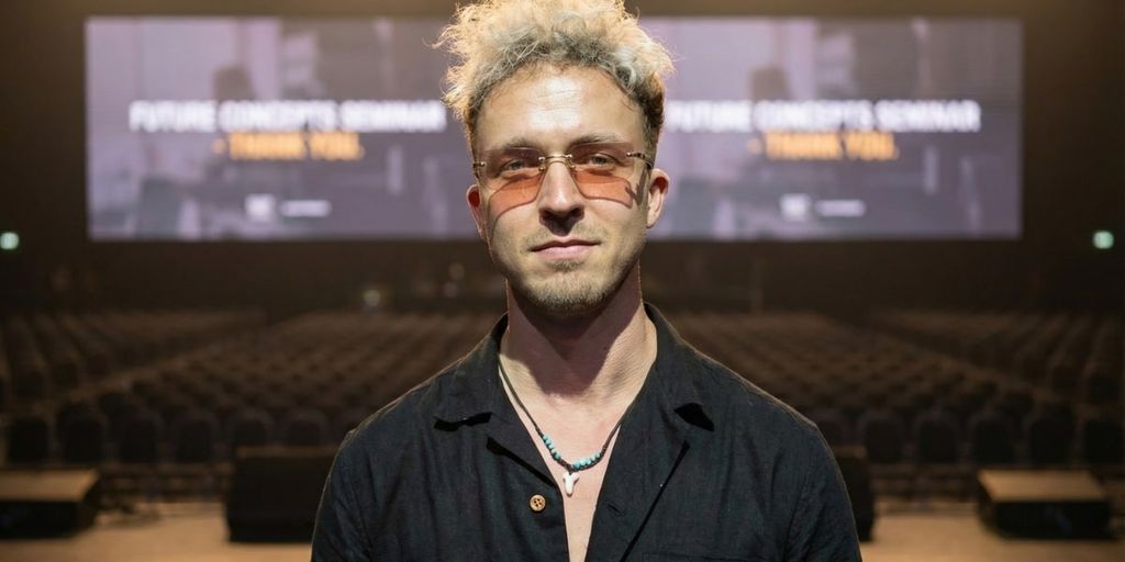 Yasin Borry, founder of BYAS and Vibe Agency, stands in front of an audience at a music event.