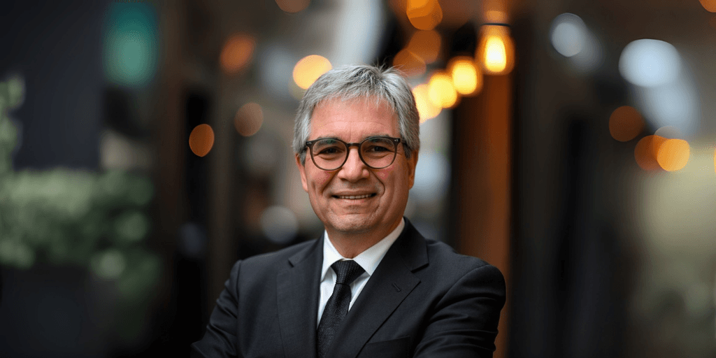 Jeff Tobe, a global speaker, helps companies transform customer service into engaging, empathetic experiences that drive growth