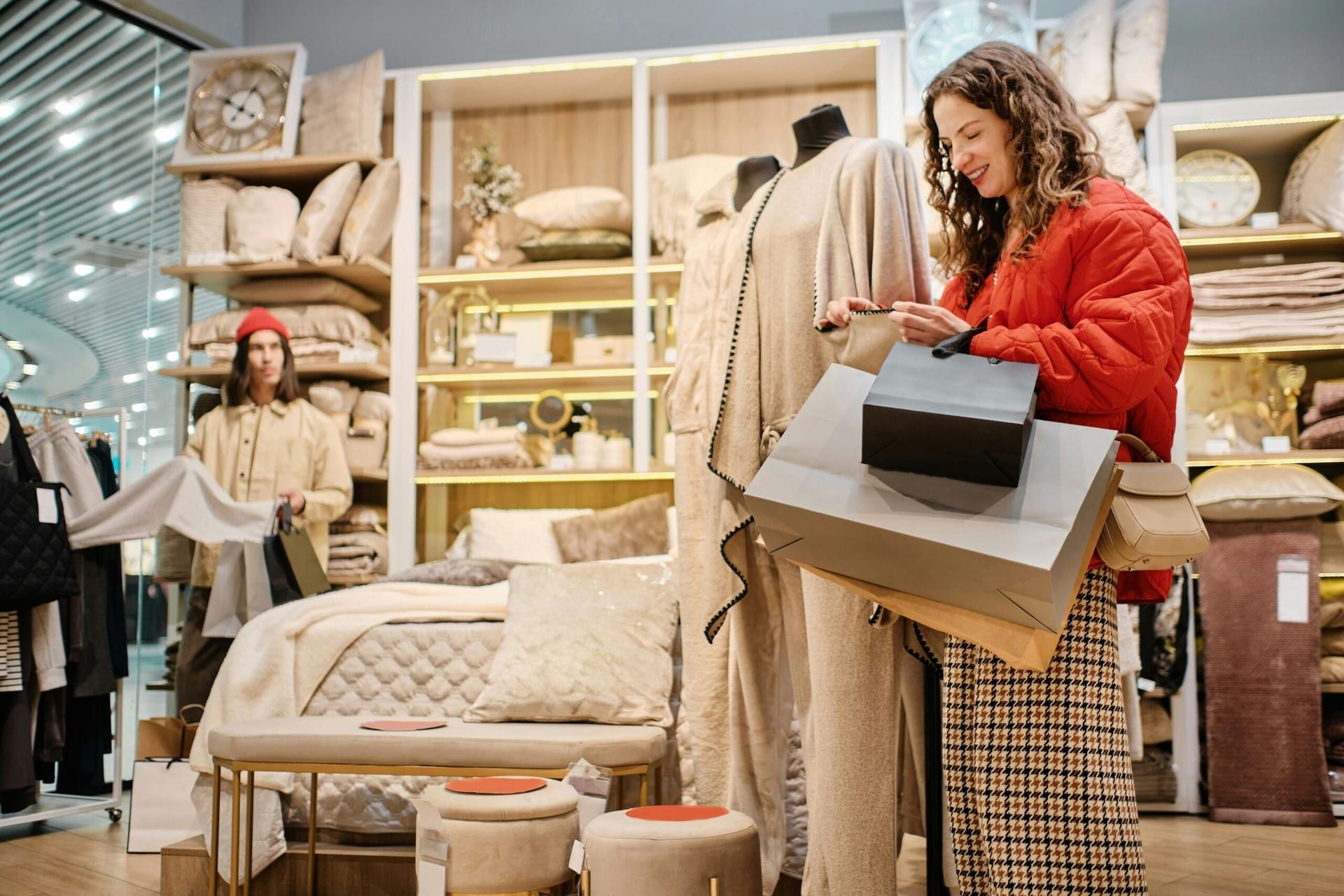 Retail Sales Rise 0.7% in March, Driven by Online and Furniture Spending