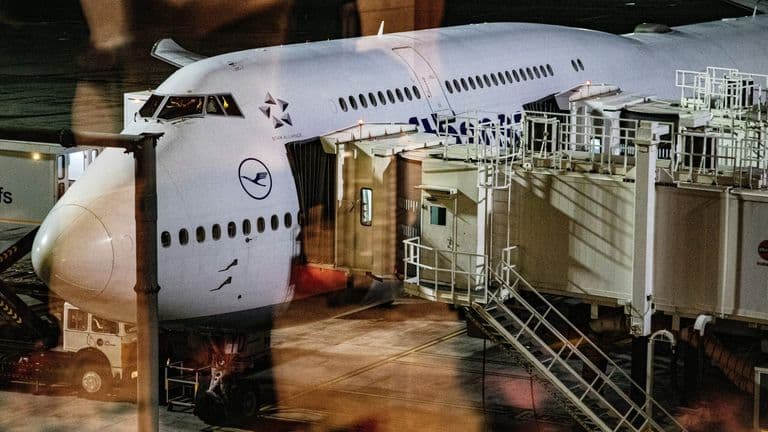 Boeing CEO Urges Cultural Overhaul Amid Deepening Financial Crisis