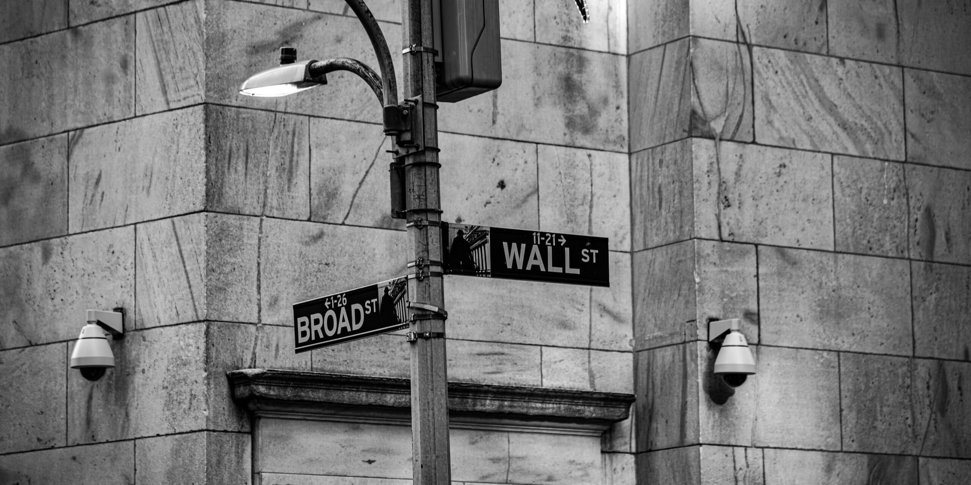 Wall Street Banks Sharply Increase 2025 S&P Targets, Signaling Confidence Amid Rate-Cut Expectations and Strong Corporate Earnings