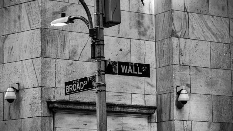 Wall Street Banks Sharply Increase 2025 S&P Targets, Signaling Confidence Amid Rate-Cut Expectations and Strong Corporate Earnings