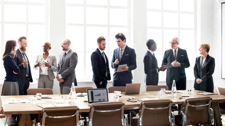 Companies Favor Veteran Directors Amid Rising Governance Challenges