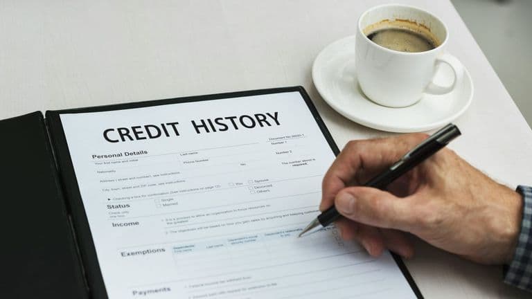 Major Banks Warn of Recessionary Signals in Credit Data