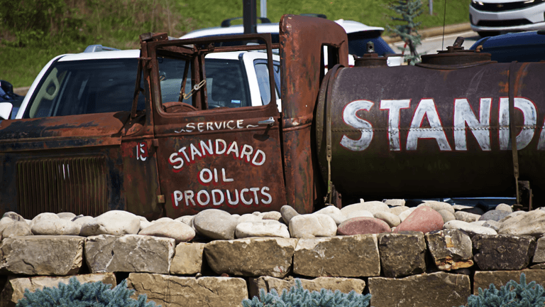 Oil Price Stability and Strong Earnings Lift Business Confidence Heading Into May