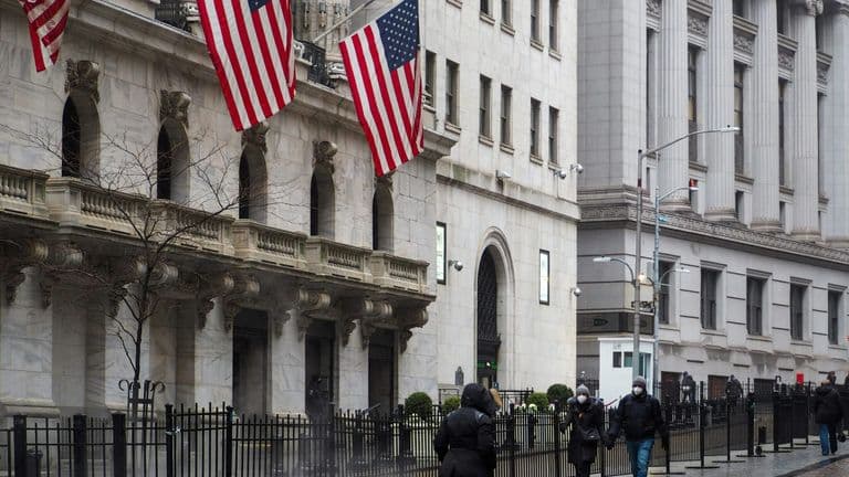 U.S. Leading Economic Index Falls Again, Recession Risk Grows