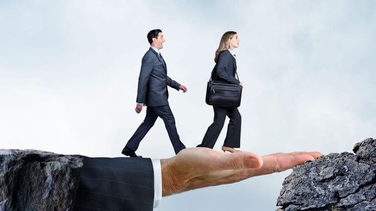 Leadership Shifts and Gender Gaps: CEO Turnover in Focus