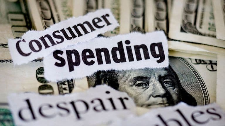 Holiday Spending Patterns Shift: Decline in Bar Tabs Highlights Consumer Caution