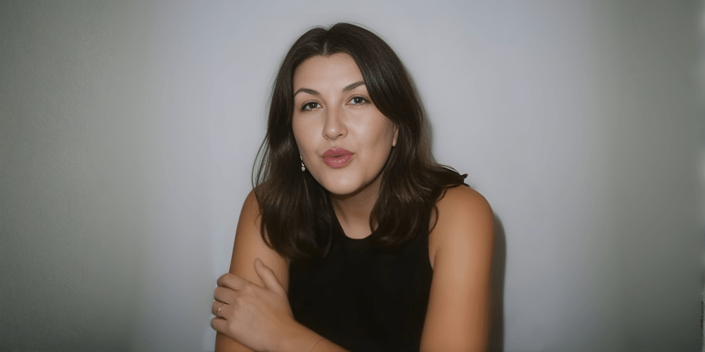 Lara Bulfoni, visionary leader with over 30 years of experience, empowering global solutions through strategic leadership and social commitment.