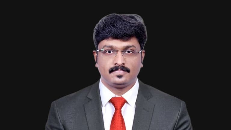 Paulson Geo Philip, an experienced project manager with over 13 years in construction, specializing in tech-driven strategies.