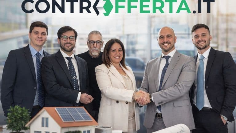 A team of professionals from Controfferta.it shake hands, symbolizing transparency and trust in high-value purchases.