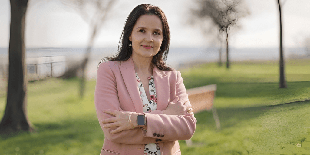 Liana-Gabriela Soare, social entrepreneur and educator, empowering youth through personal development and education initiatives.