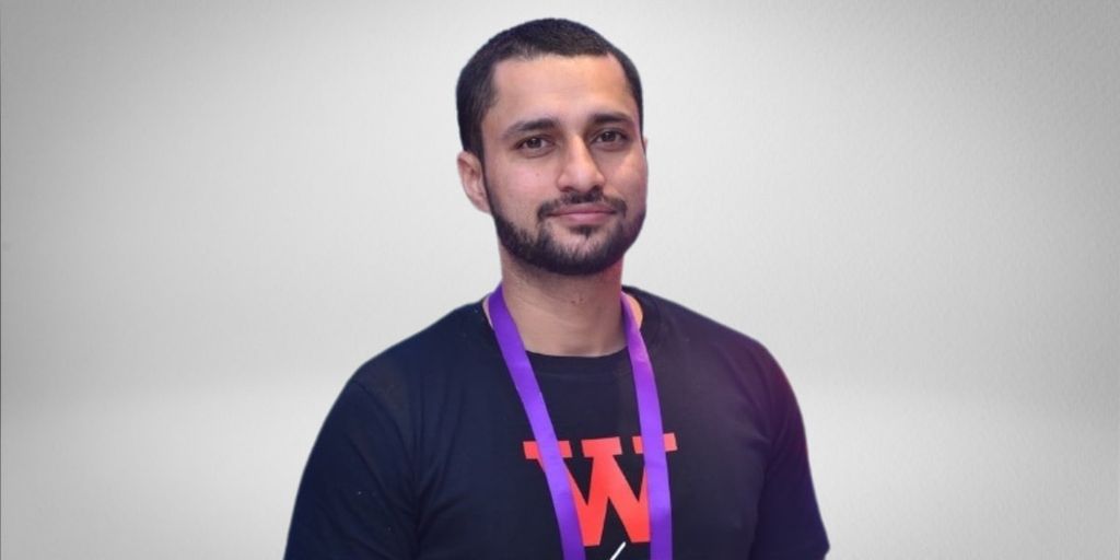 Ishant Sharma, expert digital marketing specialist known for successful campaigns, PPC strategies, and driving business growth worldwide.