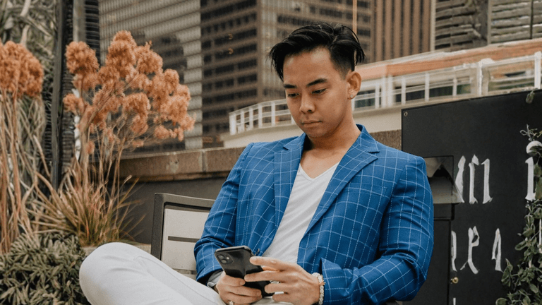 Fritz Colcol creating content in workspace, showcasing personal branding, digital marketing strategy, and scalable influence within modern entrepreneurship landscape.