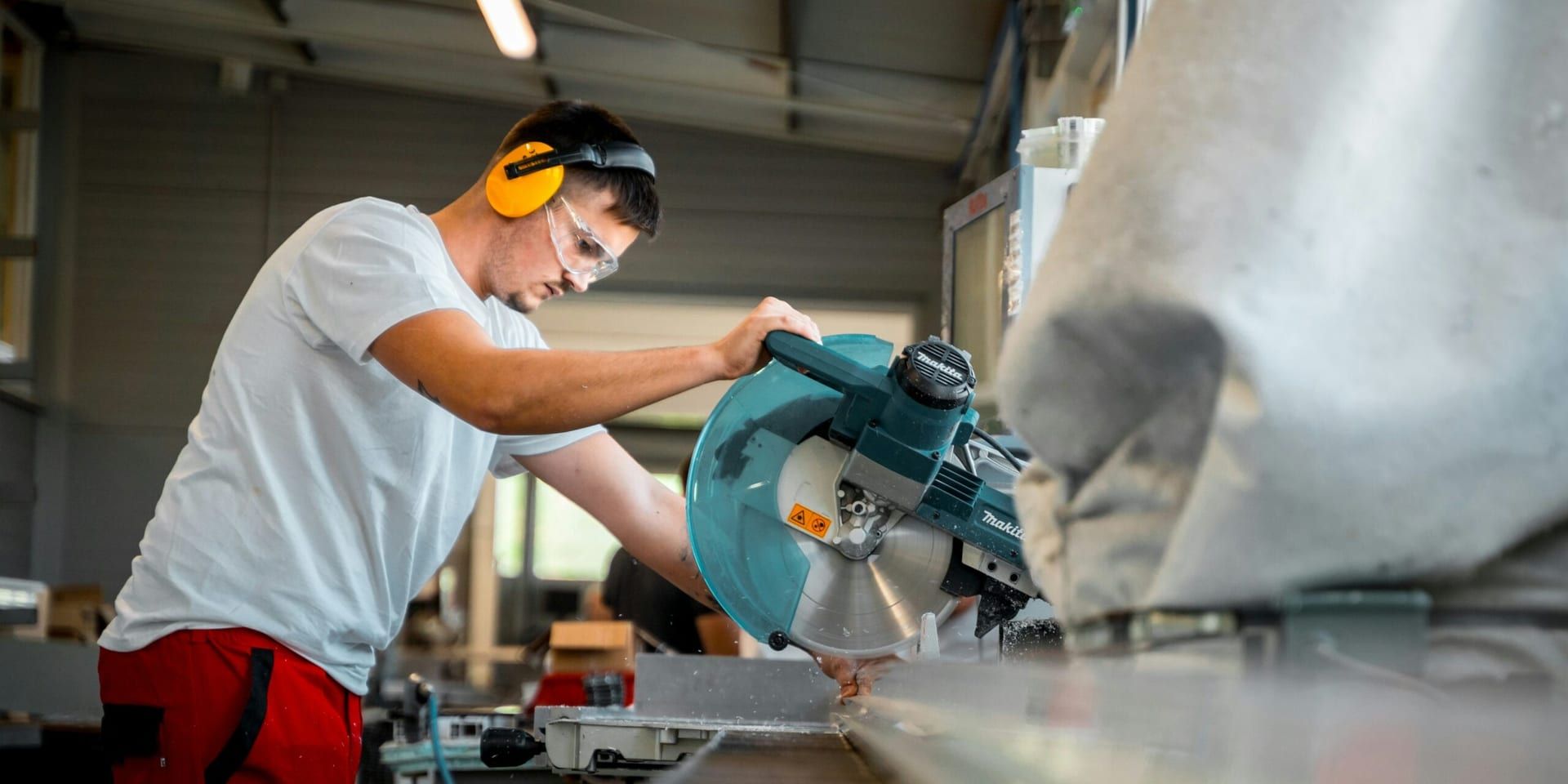 From Tariffs to Talent: What U.S. Manufacturing Investors Say About Today’s Growth Environment