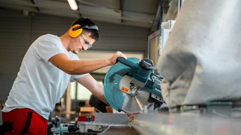 From Tariffs to Talent: What U.S. Manufacturing Investors Say About Today’s Growth Environment