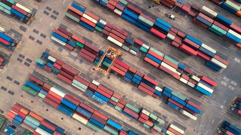 Fed Leaves Rates Unchanged, Signals Economic Uncertainty from Tariffs