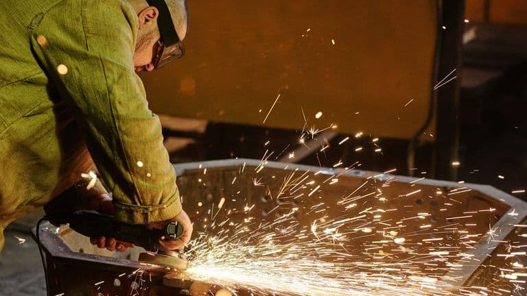 U.S. Manufacturing Index Hits 16‑Month High in Signs of Economic Resurgence