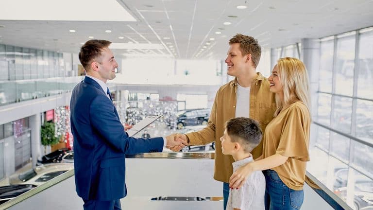 U.S. Auto Sales Climb 6.4% in Q1, Led by EV Demand and Fleet Buyers