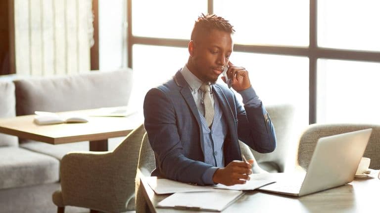 U.S. CEOs Refocus Growth Strategies in 2025, Prioritizing AI, Talent, and Supply Chain Resilience