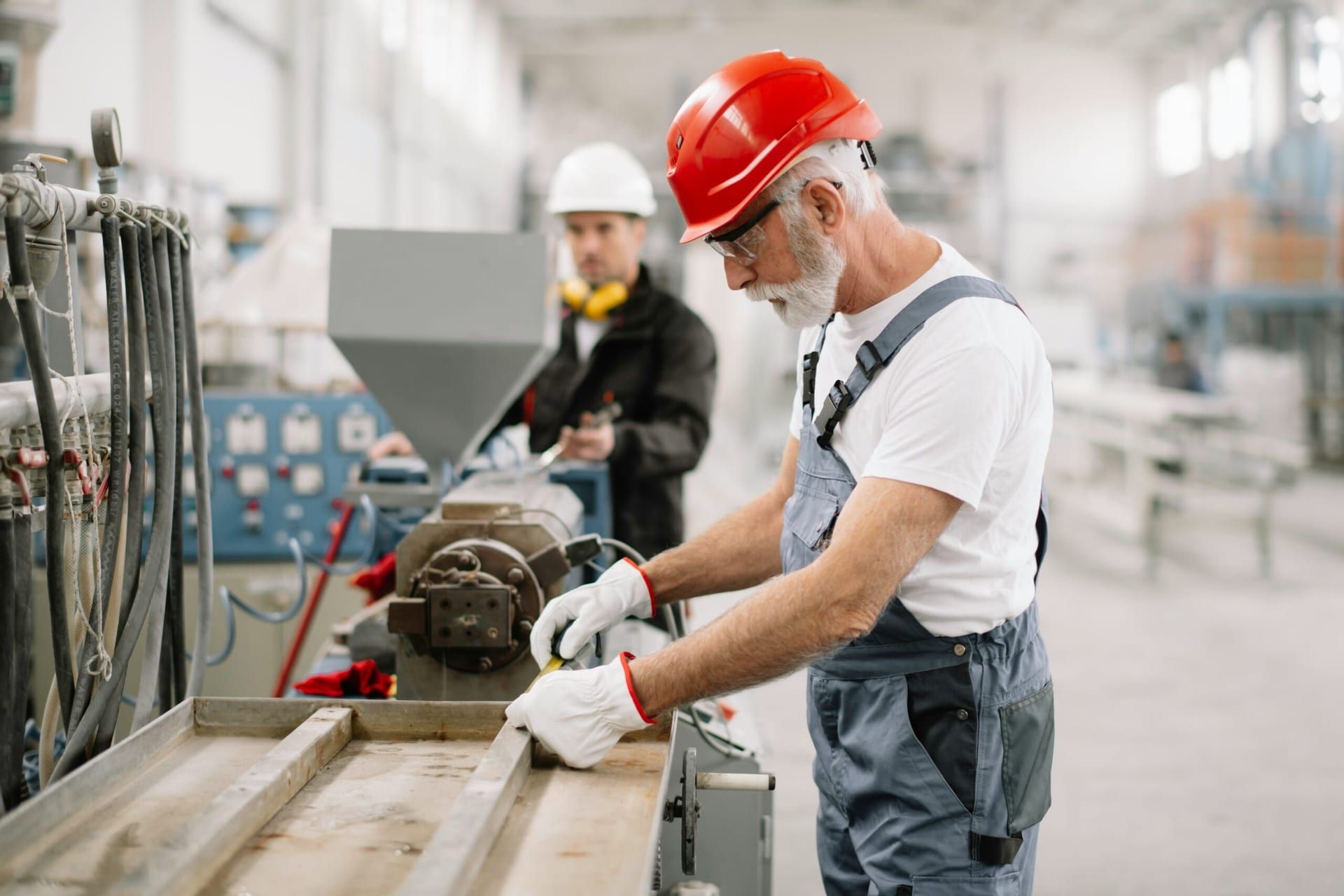 U.S. Labor Productivity Falls 1.5% in Q1 2025, Undermining Efficiency Gains