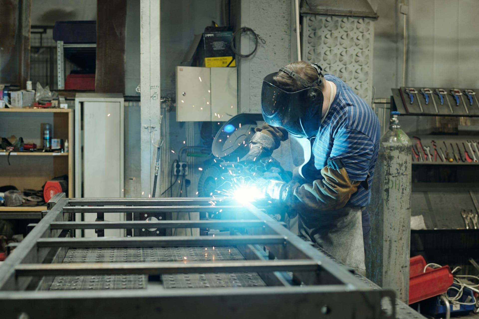 Private Sector Barely Adds 62,000 Jobs in April as Firms Hold Back