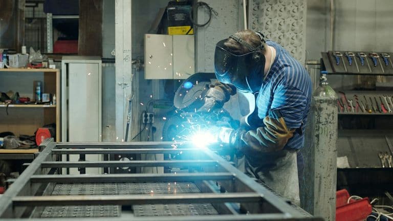 Private Sector Barely Adds 62,000 Jobs in April as Firms Hold Back