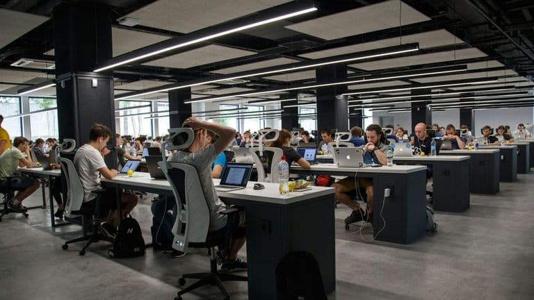 US Tech Startups See Record $15B Investment in Q1 2025, Boosting AI and Green Innovation