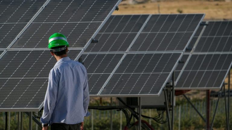 Clean Energy Startup Funding Slumps to $8.7 Billion in Q1 2025 Despite Isolated Big Deals