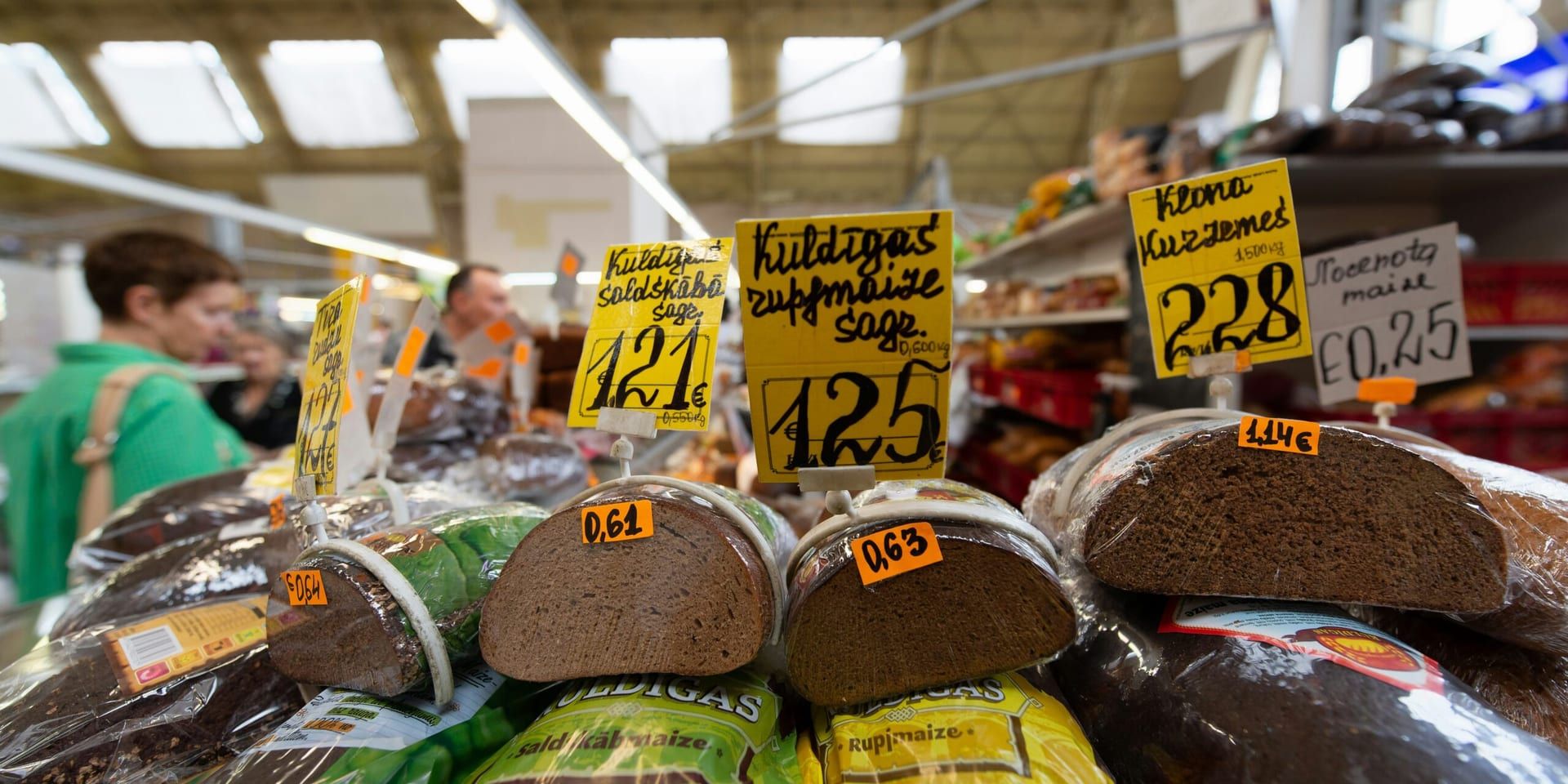 U.S. Wholesale Prices Rebound in January, Services Costs Push Higher