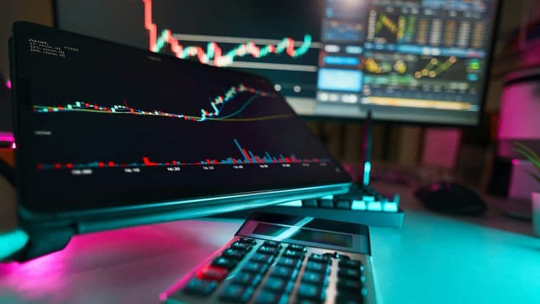 U.S. Stock Markets Close Mixed as Optimism Grows Over Potential Interest Rate Cuts