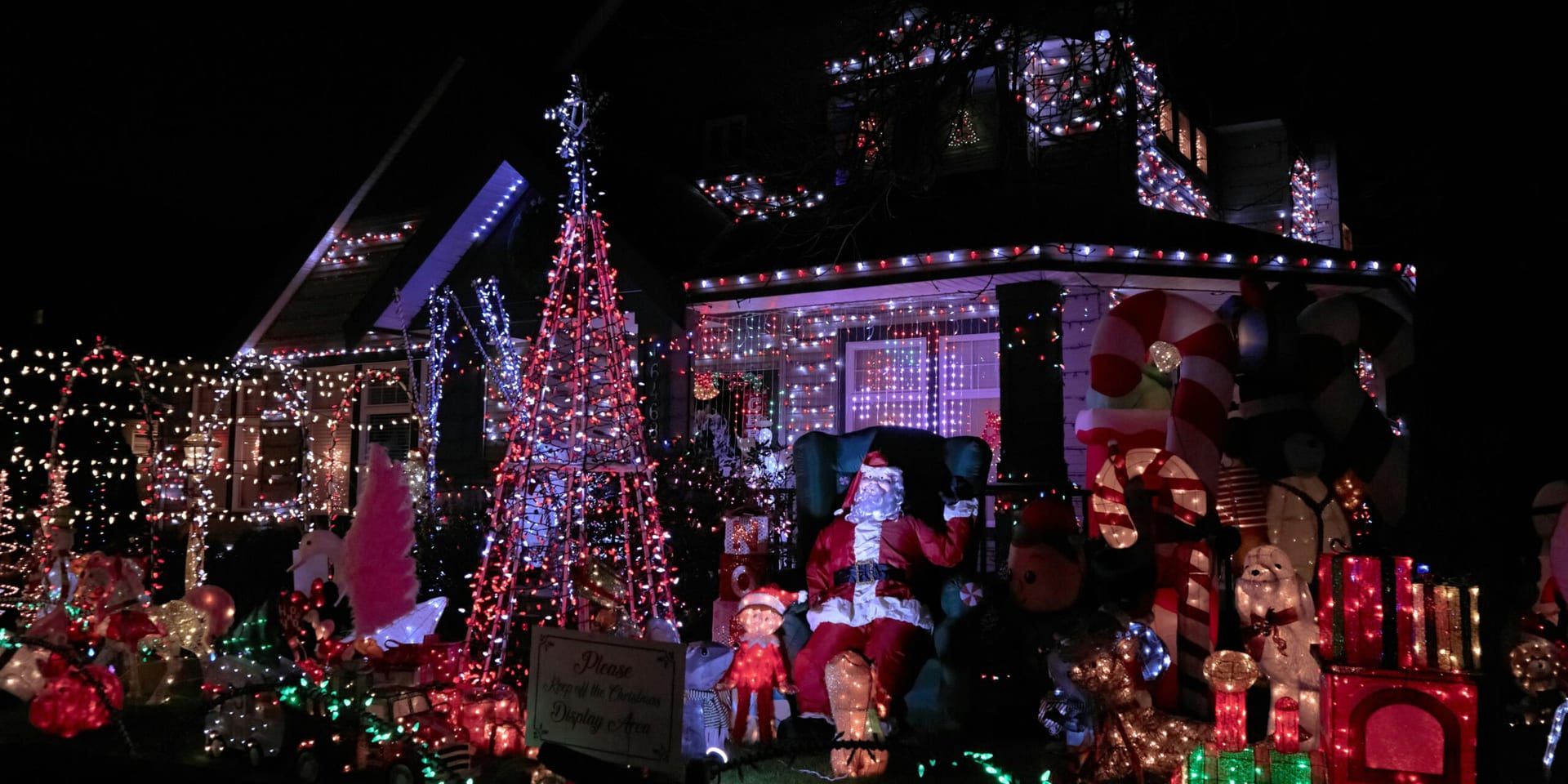 Wall Street Ends 2025 on a High Note as Major U.S. Indexes Hit Record Closes on Christmas Eve