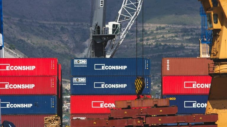 Corporate Earnings Reveal Caution Amid Trade Disruptions