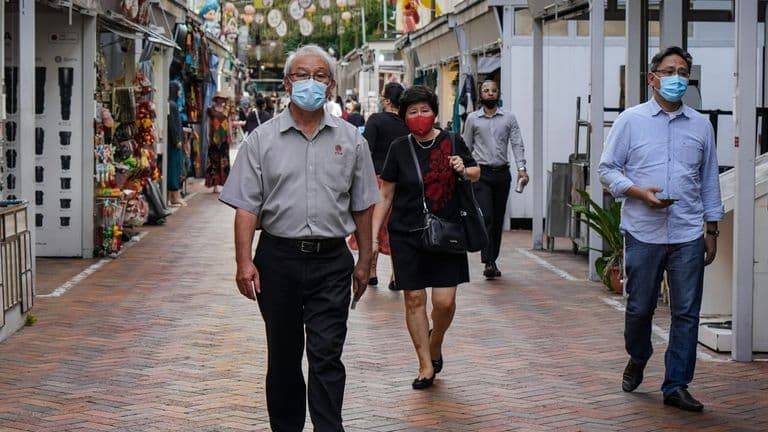 Revival in Global Services Sector Driven by Post-Pandemic Travel Surge