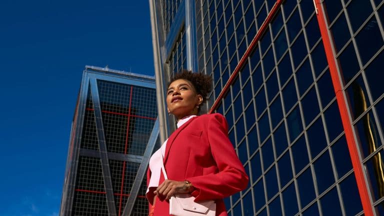 Gunjan Kedia Makes History as First Female CEO of U.S. Bancorp With Ambitious Growth, Payments, and Efficiency Agenda