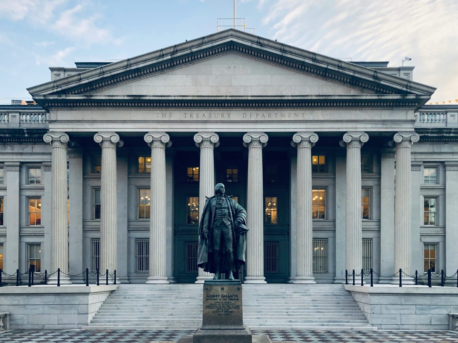 Fed Holds Rates Steady Amid Inflation Concerns