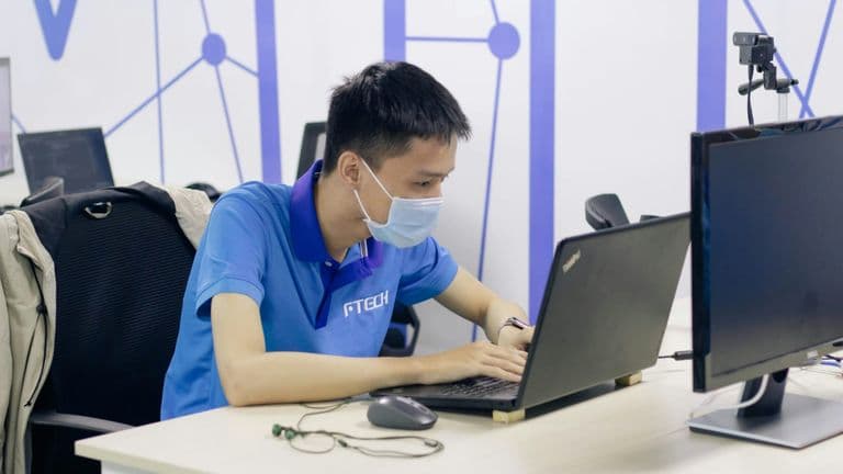 Lip‑Bu Tan Leads Intel Through First Quarterly Launch Amid Turnaround Pressures