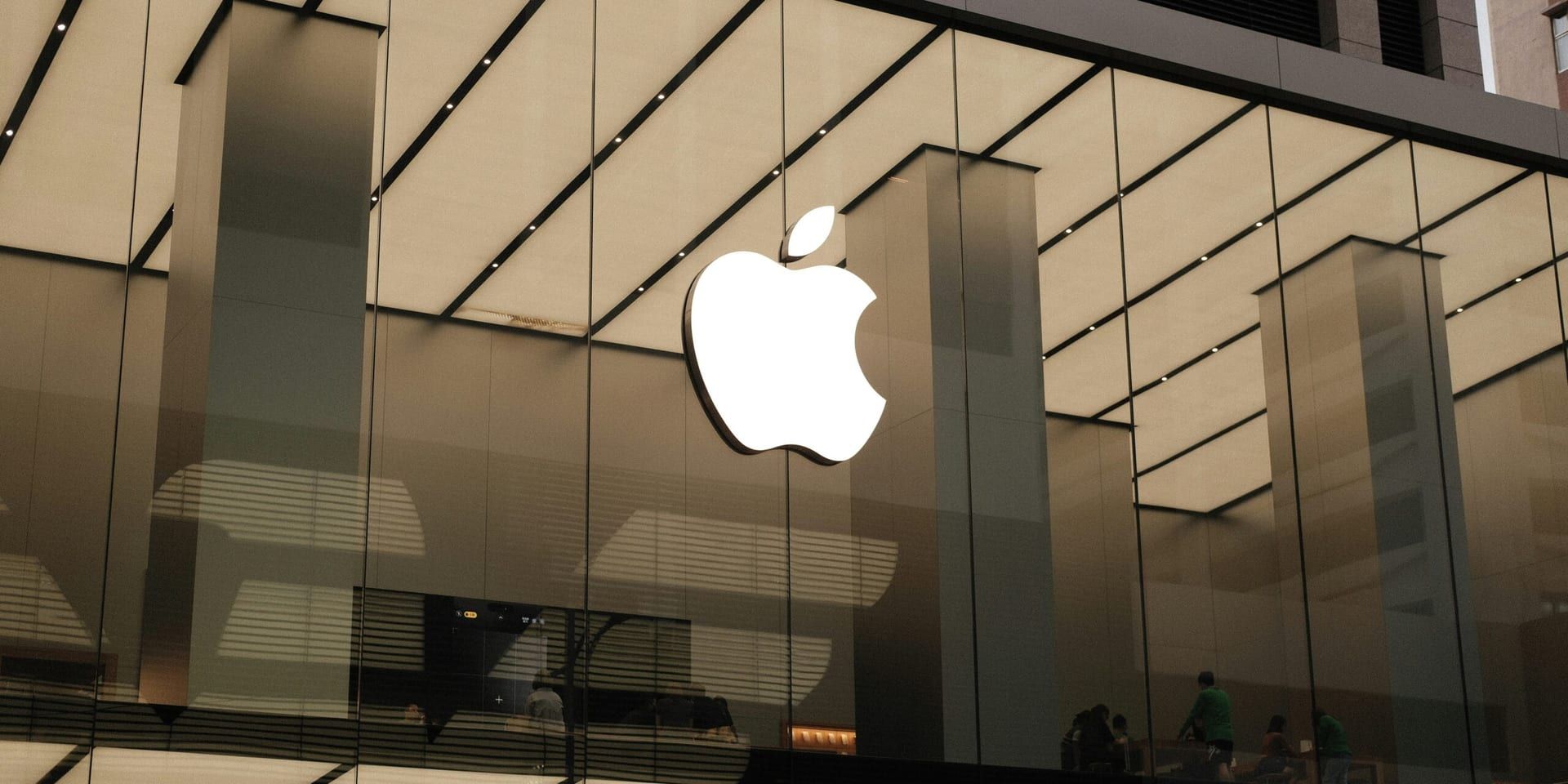 Apple Appoints Sabih Khan as Chief Operating Officer Amid Leadership Transition