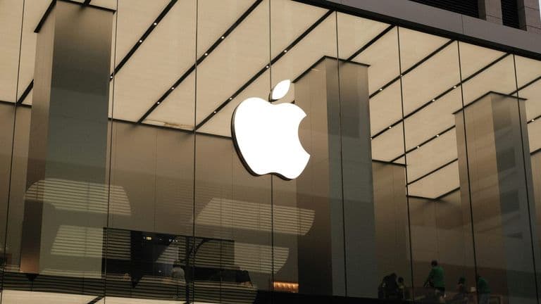 Apple Appoints Sabih Khan as Chief Operating Officer Amid Leadership Transition