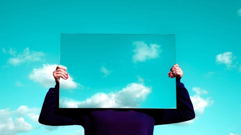 Tech Titans Restructure Leadership as Cloud and AI Race Intensifies