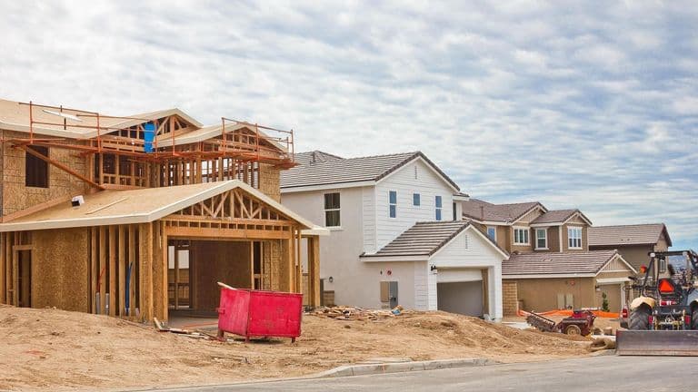 Stagnant construction amid steady interest rates